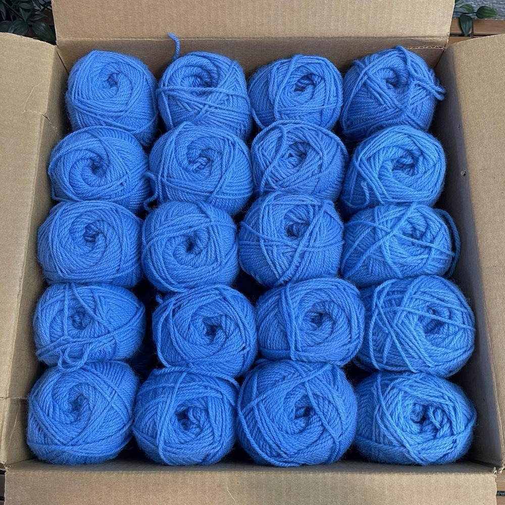 Vintage Bernat Berella Sportspoon Yarn Wedgwood Blue 2860 Lot of 20 Original Box